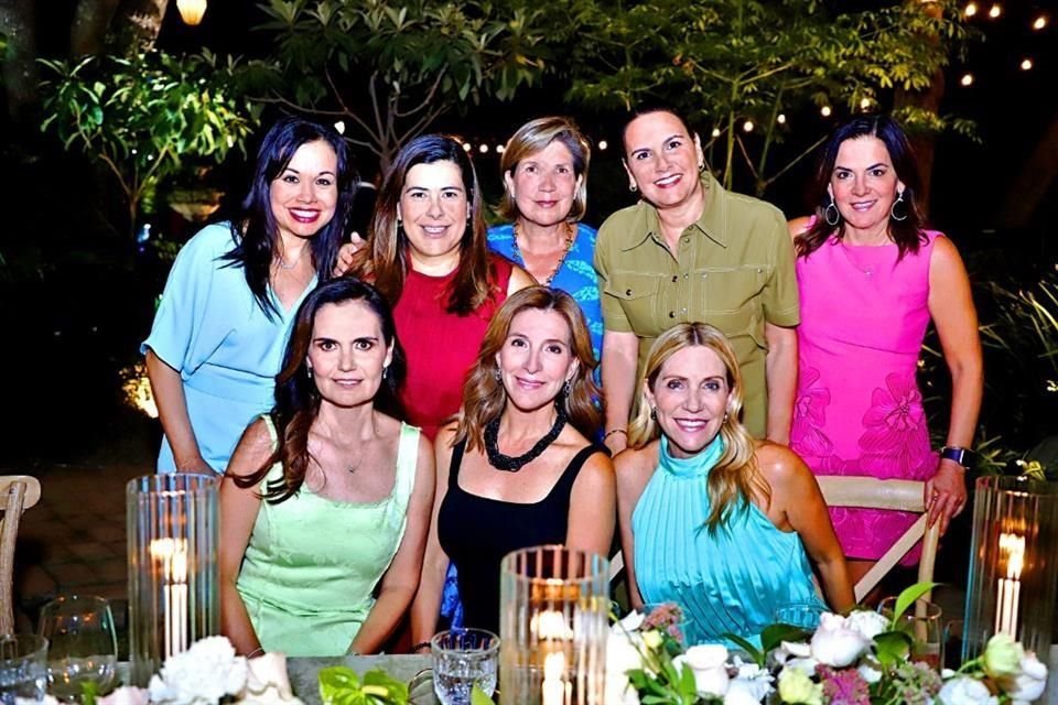 ARRIBA: Esthela Anzola, Maru Rodríguez, Esperanza Laguna, Marlene Saide y Alba Flores. ABAJO: Olga Canales de Zambrano, Claudia Mena y Dora Pérez