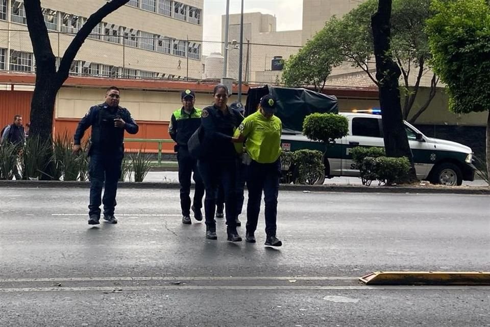 Dos policías de Tránsito fueron detenidos por presunta extorsión en la Alcaldía Cuauhtémoc.
