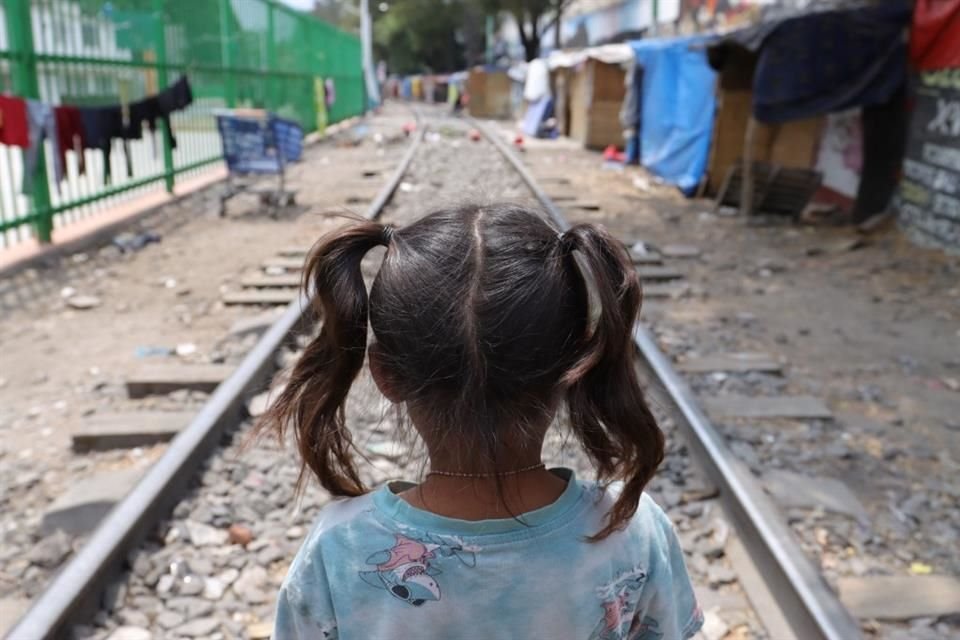 Habitantes del campamento temen desalojo; buscan ayuda para evitar separación familiar y lograr refugio.