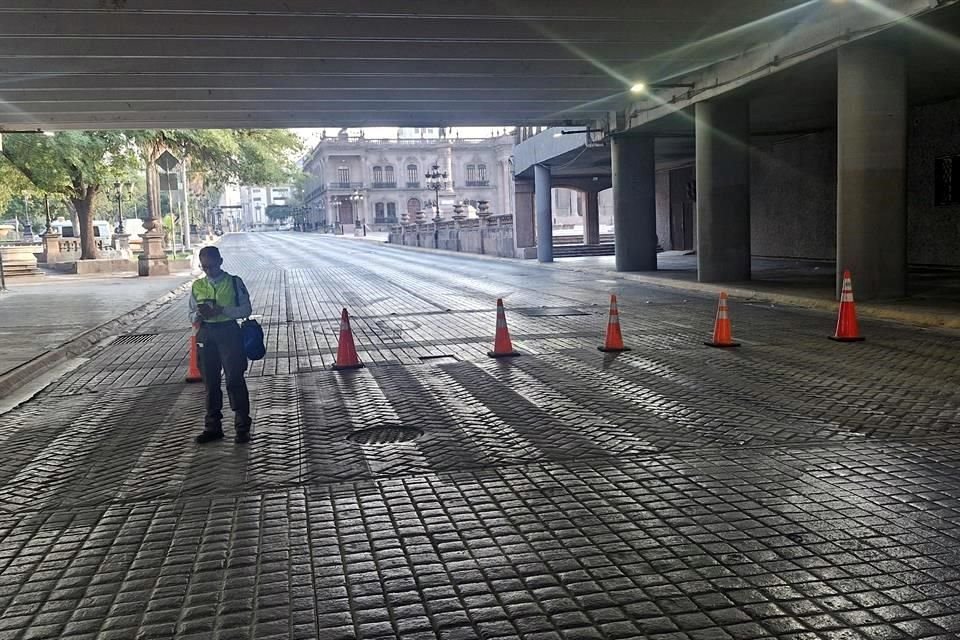 Los cierres fueron aplicados en calles alrededor de la Macroplaza.