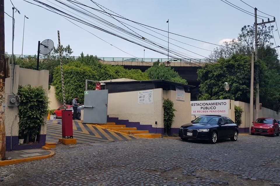 Un estacionamiento en Periférico y Barranca Pilares, en las Águilas, será convertido en un desarrollo con seis torres.