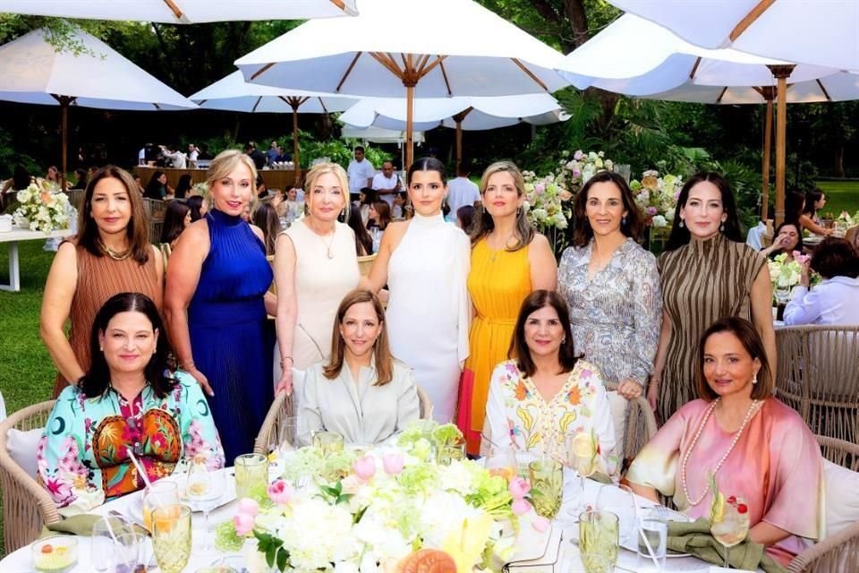 Fernanda Herrera, Claudia Guerra, Bárbara Herrera de Garza, LA NOVIA, Vanina González de Sada, Maty Marino, Karina  Herrera, Martha García, Lorenza Herrera, Edna García y Adriana García