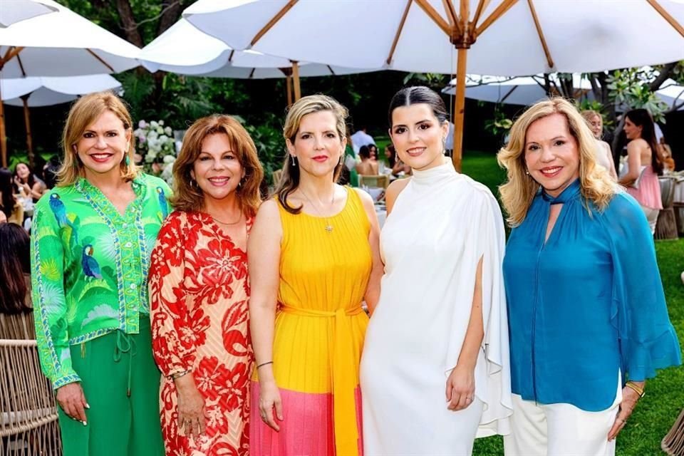 Florencia Benavides, Magdalena Benavides, Vanina González de Sada, la novia y Gina Benavides