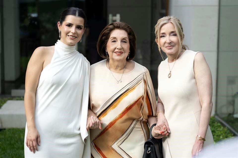 La novia con Magdalena Garza de Herrera y Bárbara Herrera de Garza