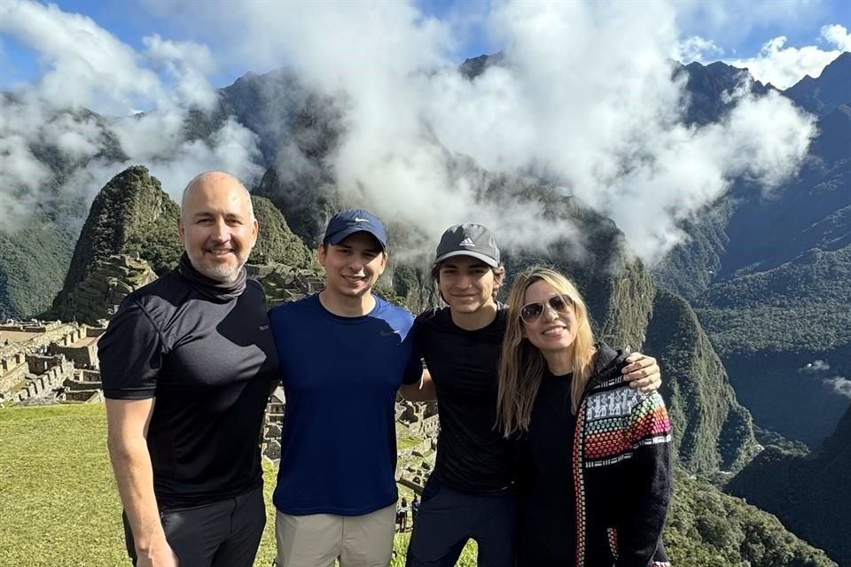 Rogelio Martínez Garza, Rogelio Martínez Martínez, Diego Martínez Martínez y Nancy Martínez de Martínez