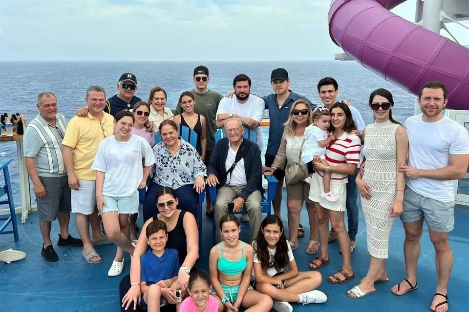 Familia Mercado en el Crucero Harmony of the Seas