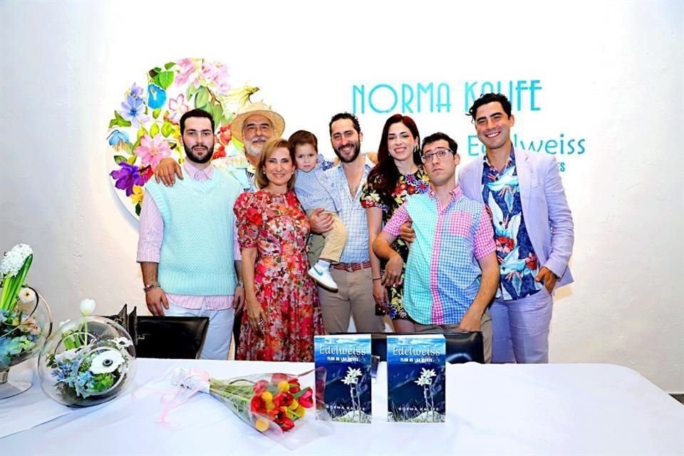 Ricardo Drexel Kalife, Renato Drexel, la autora del libro, Renato Drexel Ballesteros, Renato Drexel Kalife, Daniela Ballesteros de Drexel, Daniel Drexel Kalife y Sebastián Drexel Kalife