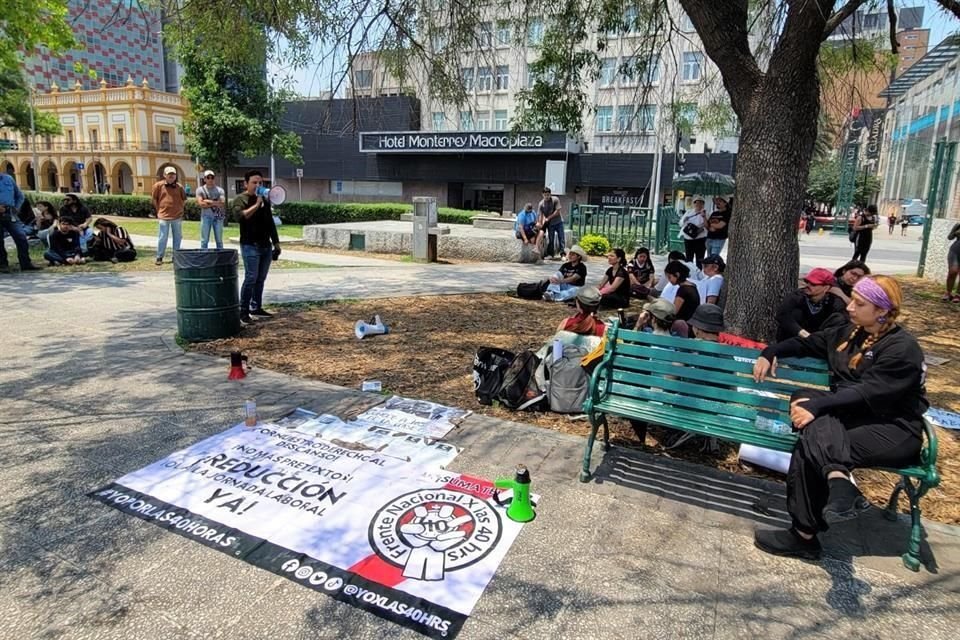 Los manifestantes exigieron que se retome la discusión de la reducción de la jornada laboral a 40 horas.