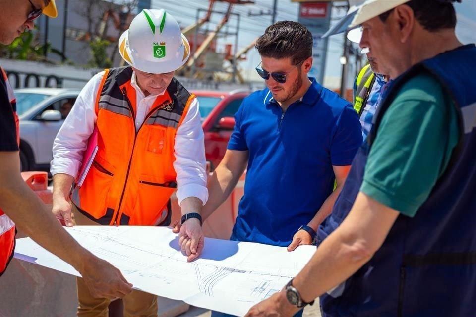 Samuel García acudió a la construcción del la Línea 6, a la altura de la Colonia La Fe.