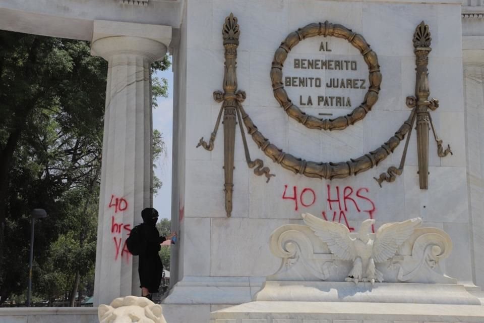 También realizaron destrozos en monumentos y establecimientos.
