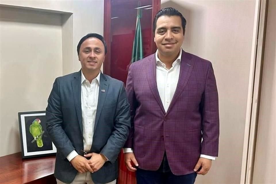 Jesús Nava, Alcalde de Santa Catarina y Jorge Villafranca, director general del Centro de la Secretaría de Infraestructura, Comunicaciones y Transportes.