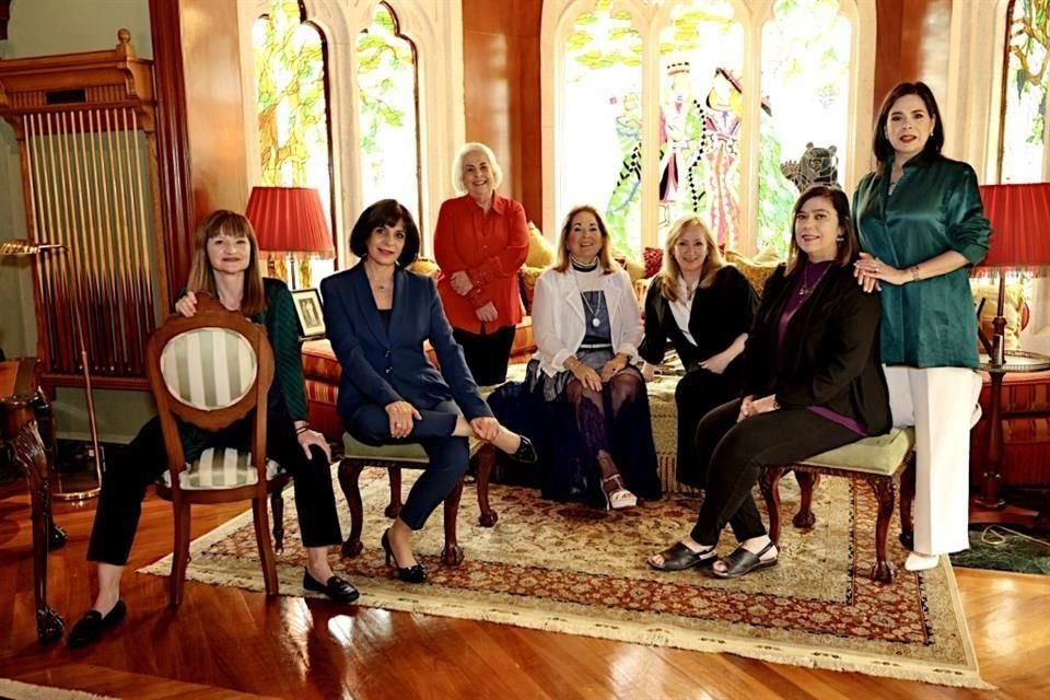 Gabriela Cantú Westendarp, Monica Castellanos, Blanca Lopez, Liliana Melo, Sofia Segovia, Maria de Alva and Gabriela Riveros.