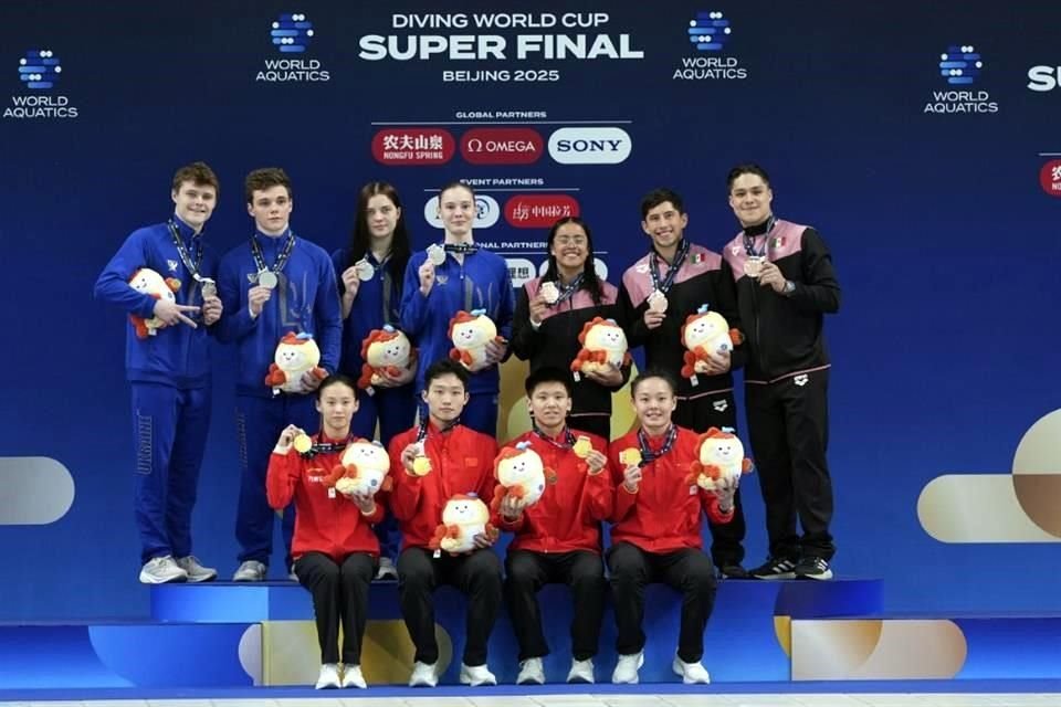 Osmar Olvera, Randal Willars y Alejandra Estudillo se agenciaron la primera medalla de México al ganar Bronce en modalidad mixta en la Copa Mundial de Clavados en Beijing.