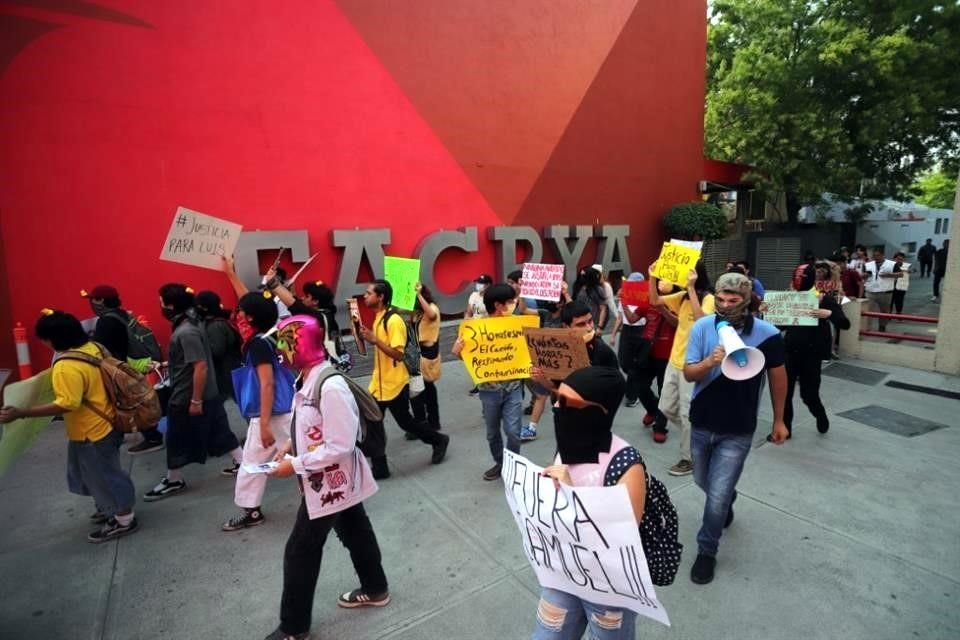 El colectivo La Voz de los Usuarios se movilizó al interior de Ciudad Universitaria.