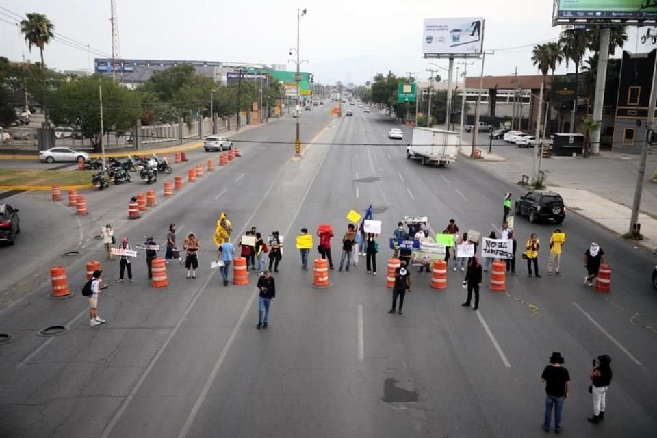 El colectivo bloqueó parcialmente la Av. Manuel L. Barragán.