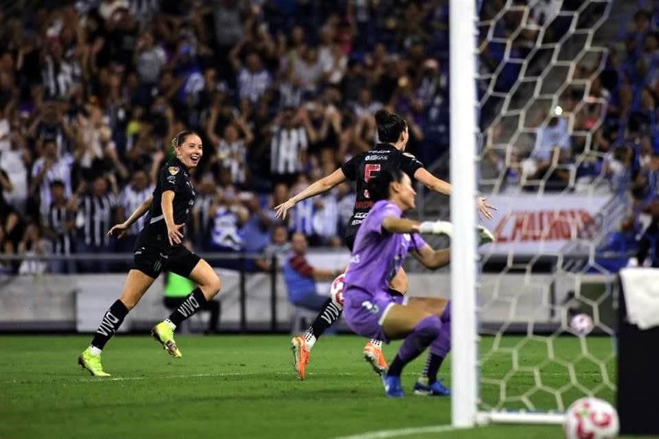 La arquera del Pachuca no pudo evitar la aotación.