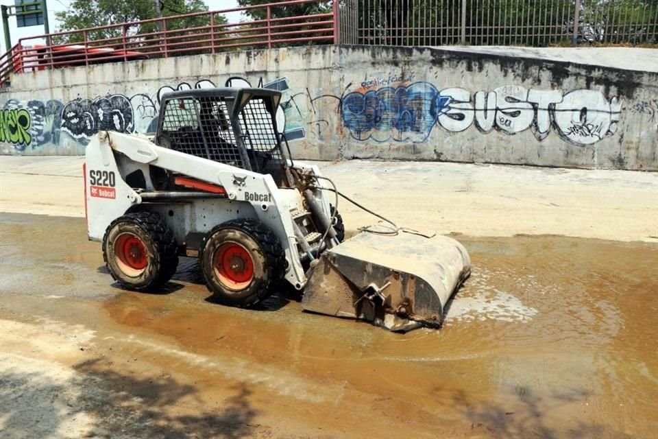 El derrame, que ocurrió presuntamente de manera accidental, afectó 12 kilómetros del Arroyo La Talaverna.