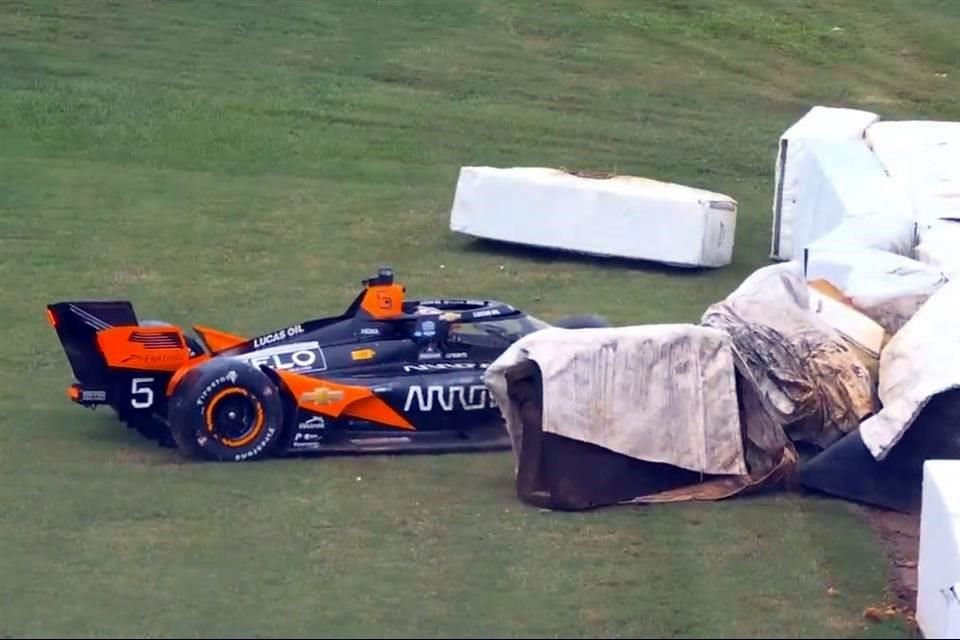 Pato O'Ward sufrió un accidente en la Práctica 2 del GP de Alabama de la IndyCar.