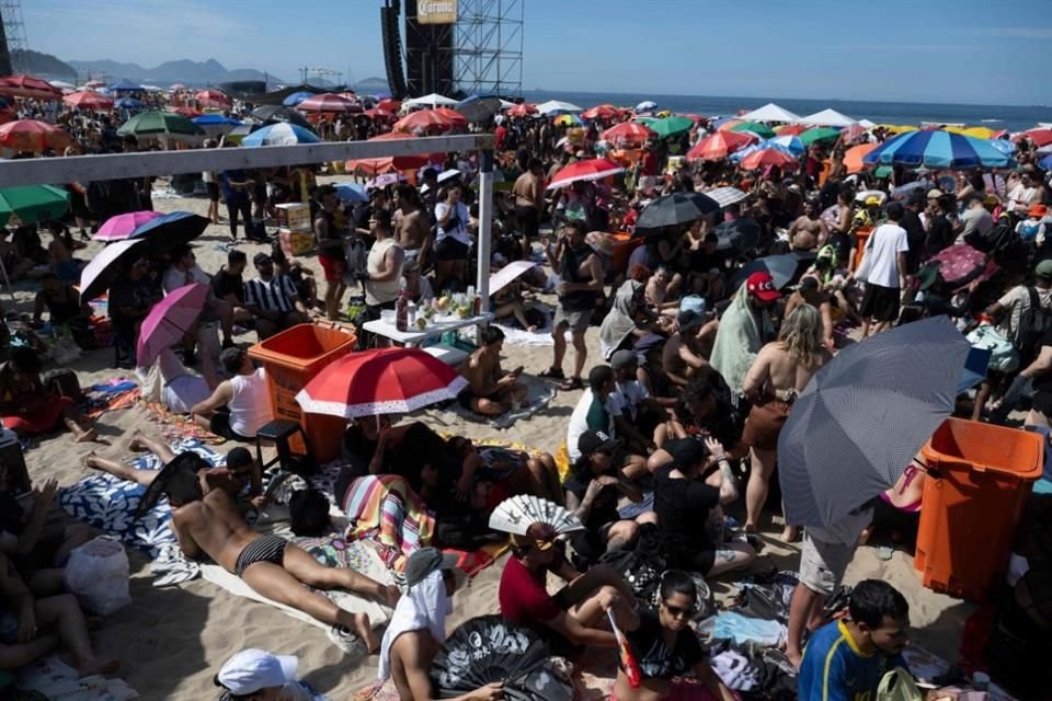Se espera que unas 1.6 millones de personas asistan al concierto, lo que representaría una inyección de al menos 106 millones de dólares a la economía local.