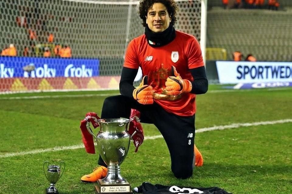 Guillermo Ochoa fue el primer mexicano en ganar la Copa de Bélgica en 2018 durante su paso por el Standard de Lieja.