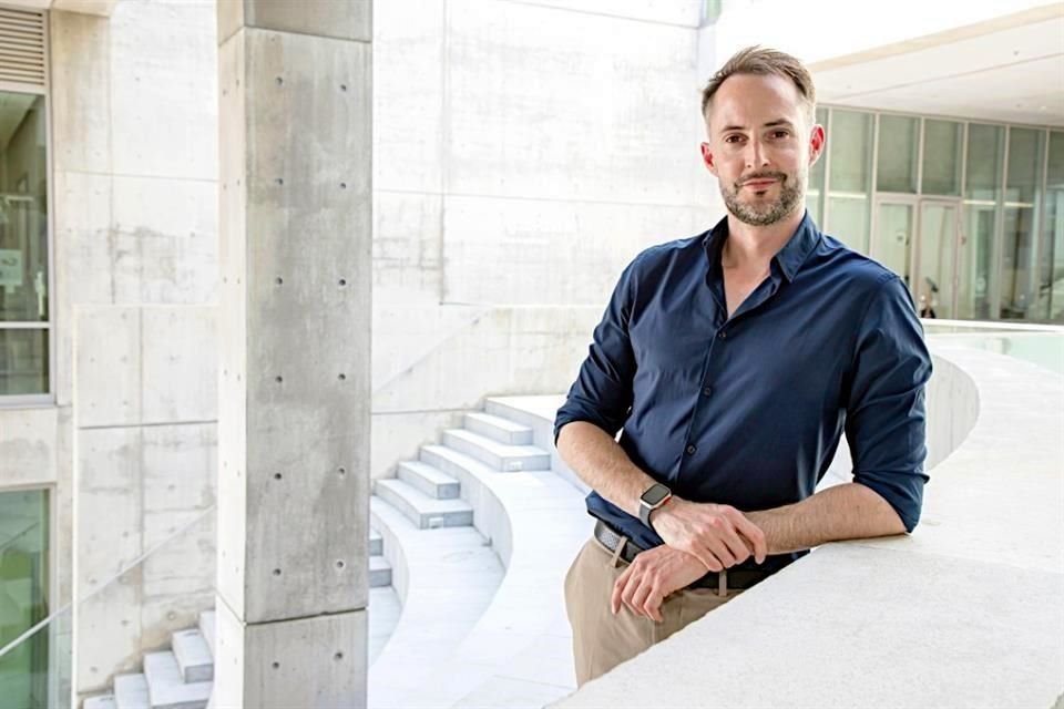 El arquitecto especialista en sostenibilidad ha compartido enseñanzas con estudiantes de la UDEM.