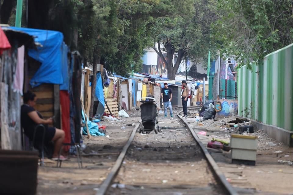 Alrededor de 200 viviendas improvisadas de migrantes permanecen en el campamento de la Colonia Vallejo, en la Alcaldía Gustavo A. Madero.