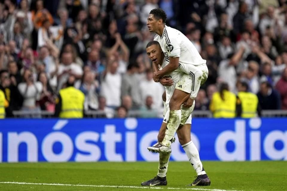 Kylian Mbappé se despachó con un doblete.