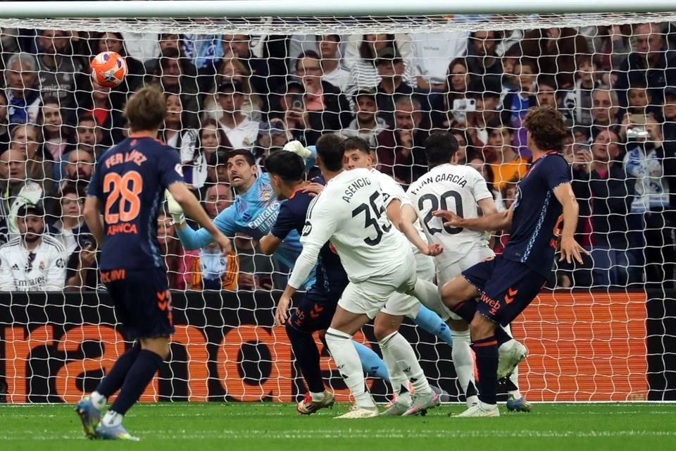 Thibaut Courtois tuvo trabajo extra y gracias a él, el Real Madrid logró sumar los tres puntos.