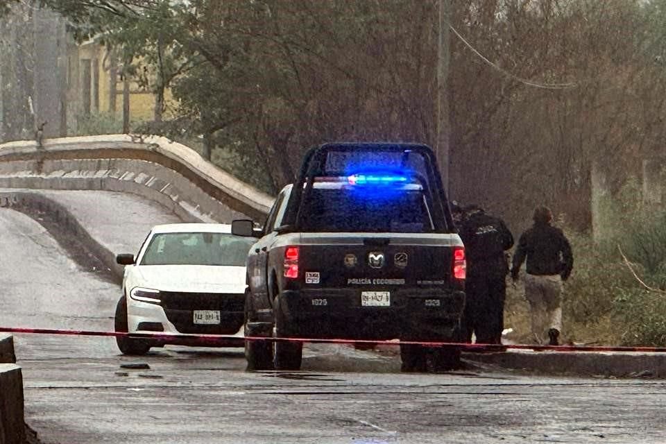 El cadáver fue localizado en un baldío que está sobre la Carretera a Colombia, frente al Río Pesquería.