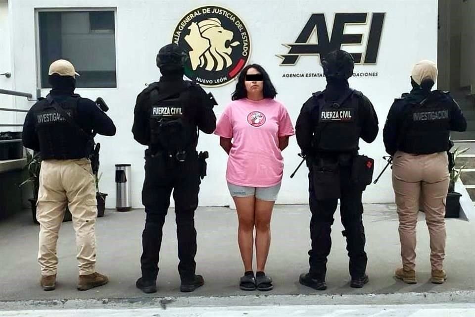 Una mujer identificada como generadora de violencia del sector, es detenida en la Colonia San Genaro mientras bebía alcohol en la calle.