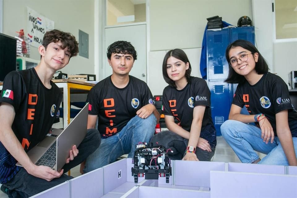 Por su parte, estudiantes de la Prepa 20 de la UANL se hicieron de un boleto para participar en un concurso en los Países Bajos.