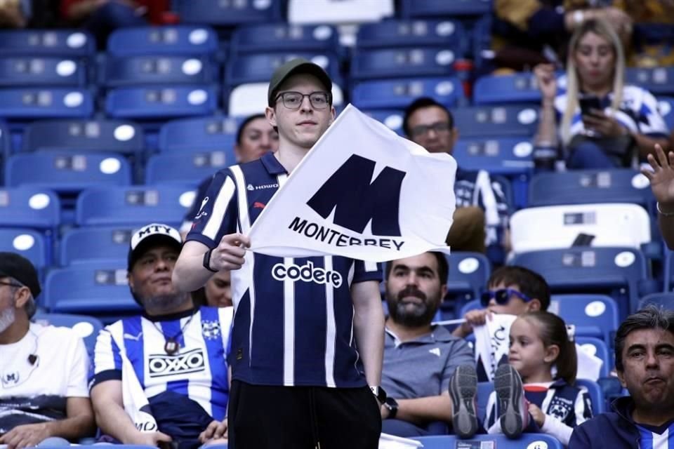 Este aficionado no escondió su apoyo.