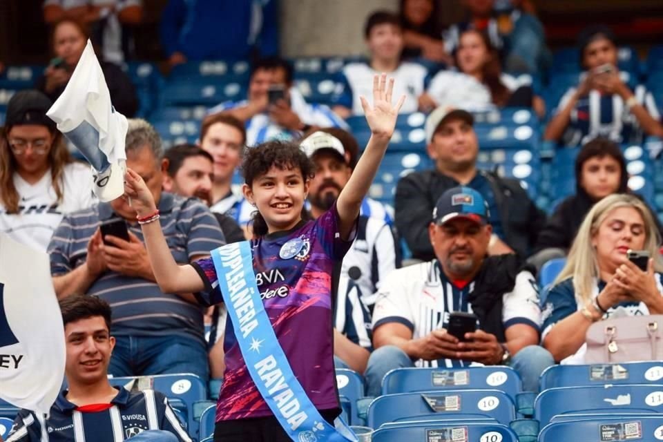 Esta aficionada esperaba festejar su 'cumple' con una victoria.