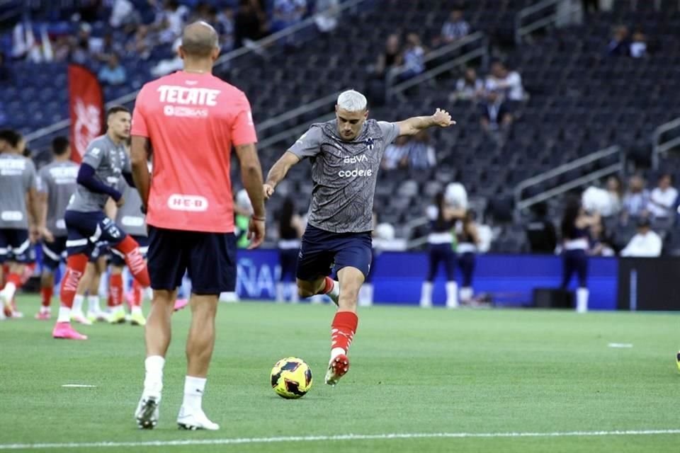 Berterame afina la puntería en el calentamiento de Rayados.