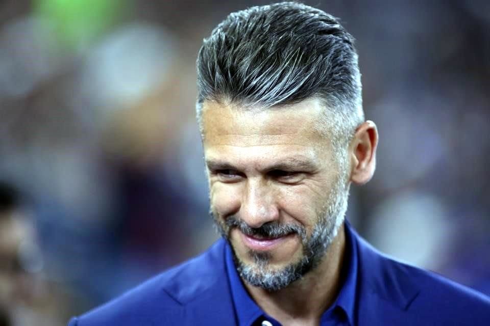 A pesar del mal momento, el técnico Martín Demichelis, de Rayados, tuvo algunas sonrisas.