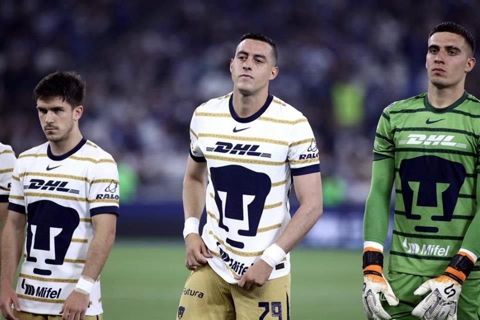 Los rostros de algunos de los jugadores de Pumas antes de iniciar el duelo, sabían lo difícil de la misión de ganar en  casa del Monterrey.
