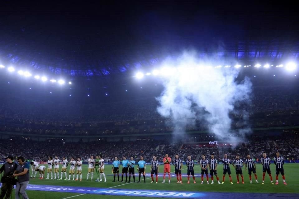 El estadio Monterrey registró prácticamente un lleno.
