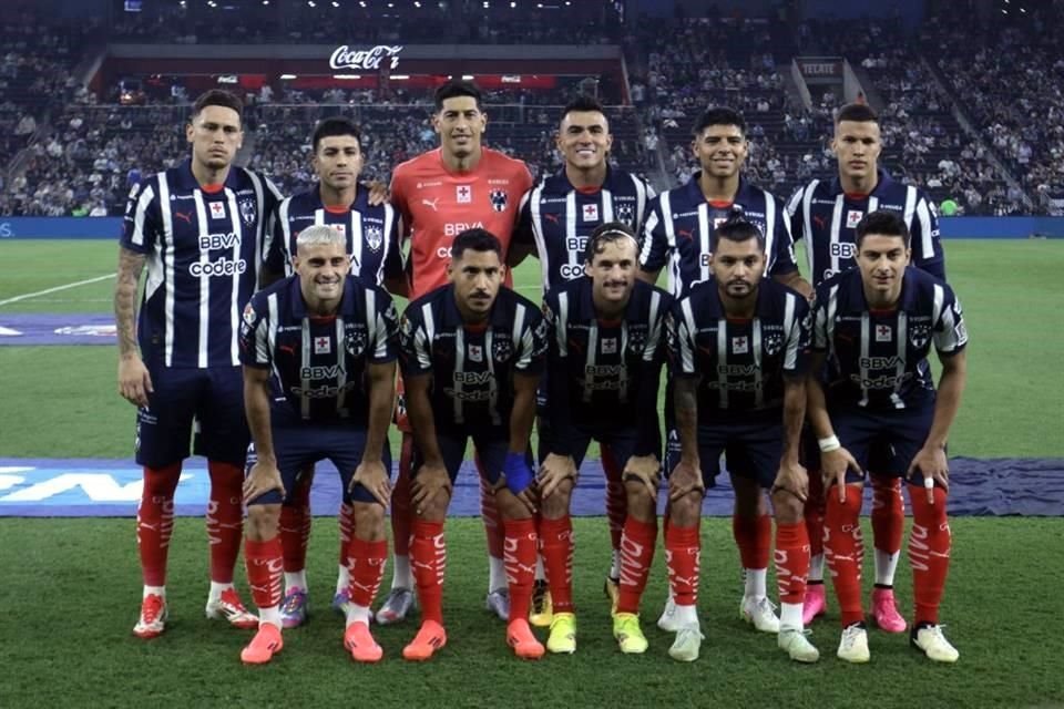 El cuadro inicial que presentó el Monterrey ante Pumas.
