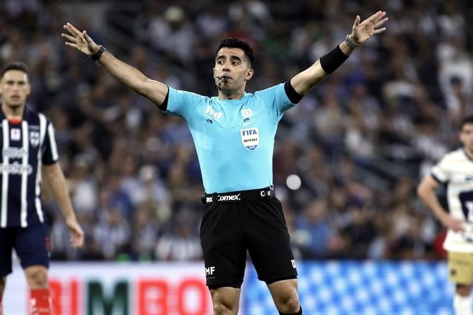 Adonaí Escobedo, con trabajo aceptable, fue el árbitro del encuentro.