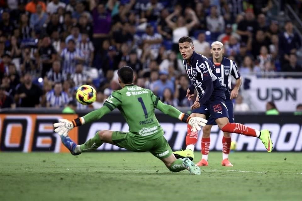 Ya al 88', Nelson Deossa hizo esta gran jugada individual para poner el 2-0.