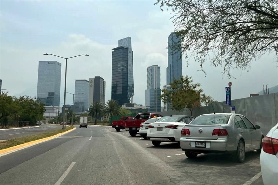 Usuarios se quejan del sistema de pago para el uso de los parquímetros en la zona de Valle Oriente.