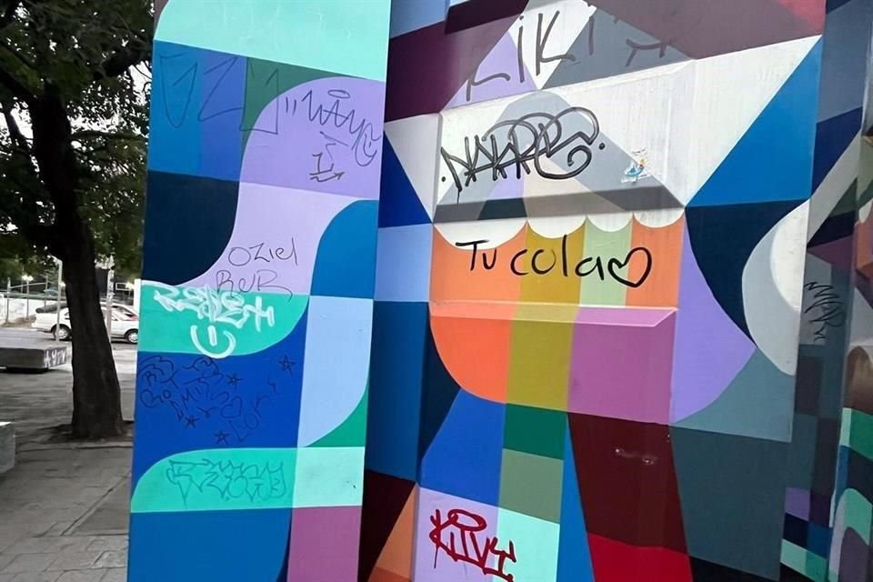 La puerta ubicada en el callejón Morelos, entre Juan Zuazua y Dr. Coss, fue dañada y grafiteada.
