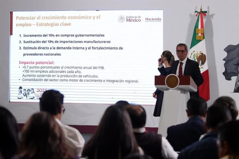 El Secretario de Hacienda en la conferencia de prensa de esta mañana en Palacio Nacional.