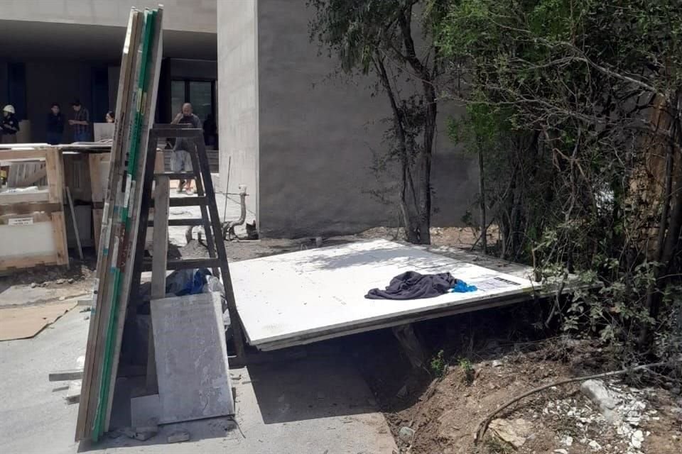 El accidente fue reportado en una casa en construcción en el sector privado Azahara.