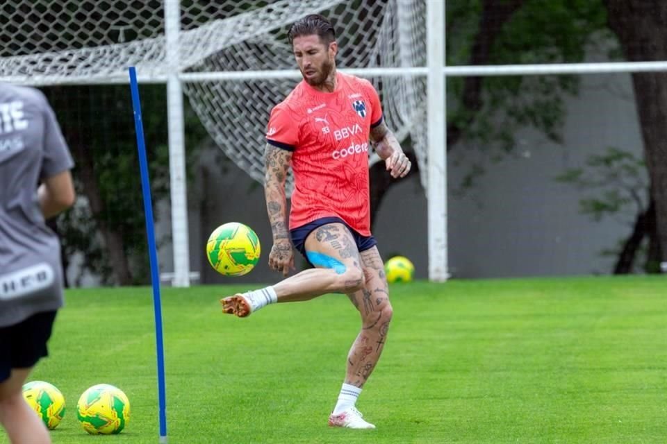 Sergio Ramos entrenó por separado este lunes en El Barrial.