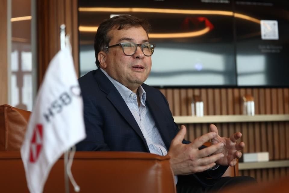 El director de HSBC México, Jorge Arturo Arce, dijo que para reducir las tasas de interés se requiere, entre otras cosas, bajar los costos operativos de la banca.