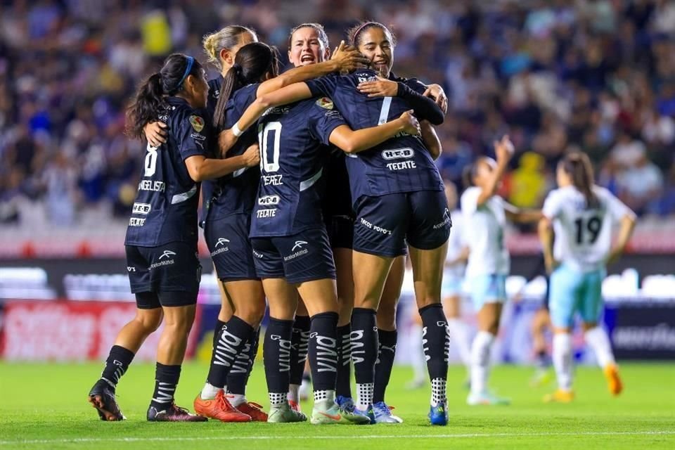 Pachuca dejó en el camino a las Rayadas y acabó con el ansiado sueño del tricampeonato, al imponerse este lunes 4-1 sobre las regias y avanzar a la Final con global de 4-2.