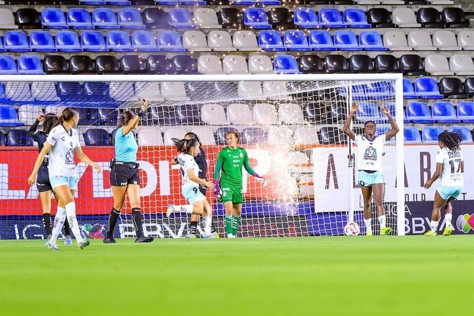 Pachuca dejó en el camino a las Rayadas y acabó con el ansiado sueño del tricampeonato, al imponerse este lunes 4-1 sobre las regias y avanzar a la Final con global de 4-2.