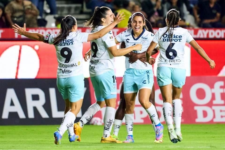 Pachuca dejó en el camino a las Rayadas y acabó con el ansiado sueño del tricampeonato, al imponerse este lunes 4-1 sobre las regias y avanzar a la Final con global de 4-2.