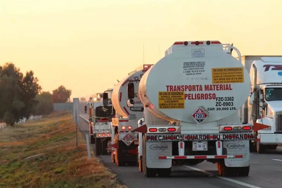 El tráfico de huachicol en Autopista México-Querétaro, que abarca también a Hidalgo y Edomex, es facilitado por mandos de Guardia Nacional..